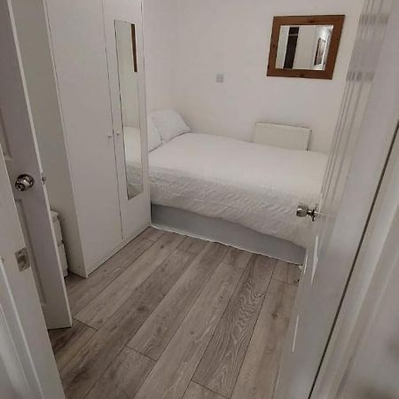 Double En-Suite Room Available In 3 Bed Apt Londra Dış mekan fotoğraf