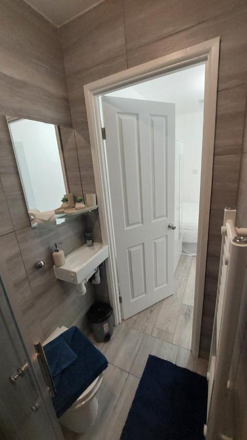 Double En-Suite Room Available In 3 Bed Apt Londra Dış mekan fotoğraf