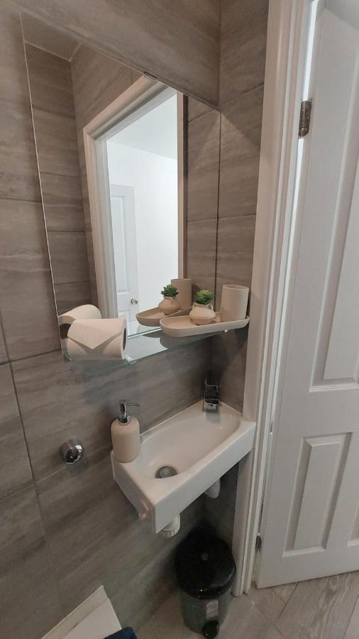 Double En-Suite Room Available In 3 Bed Apt Londra Dış mekan fotoğraf